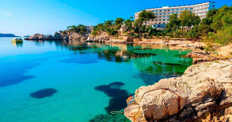 Taxi transfer Mallorca from Cala Fornells to Palma Airport